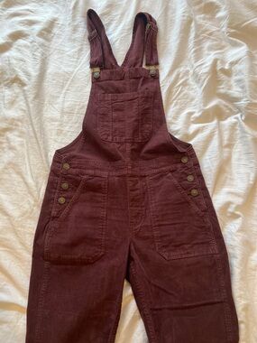 Women’s American Eagle Overalls Burgundy Size Small
